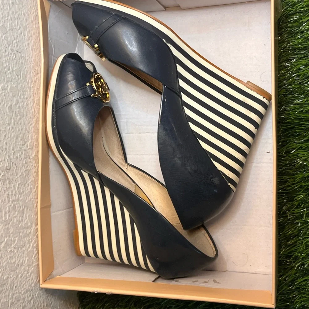 Women’s Michael korsNavy Wedge Pumps with Striped Platform - Classic Gold Accent